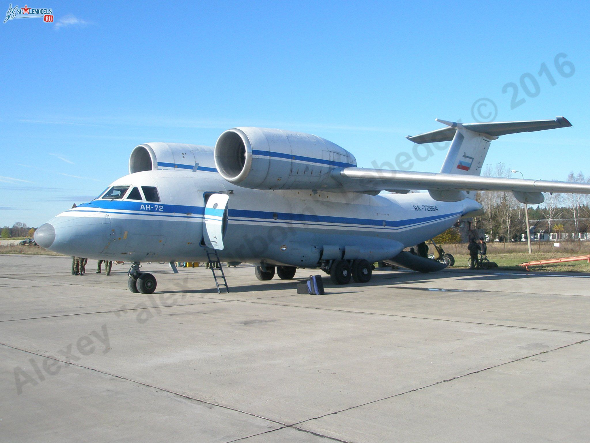 An-72_RA-72964_0.jpg