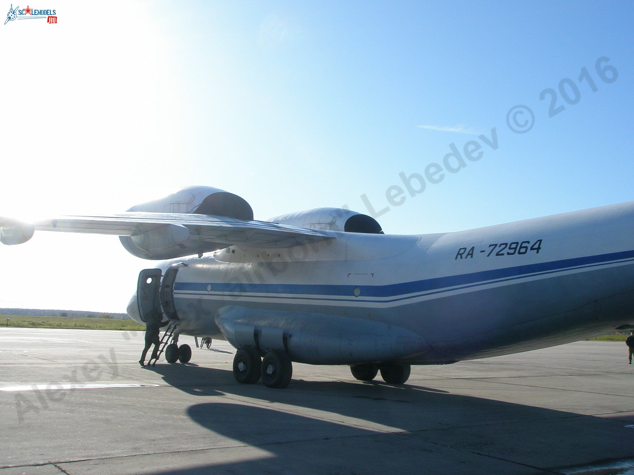An-72_RA-72964_87.jpg