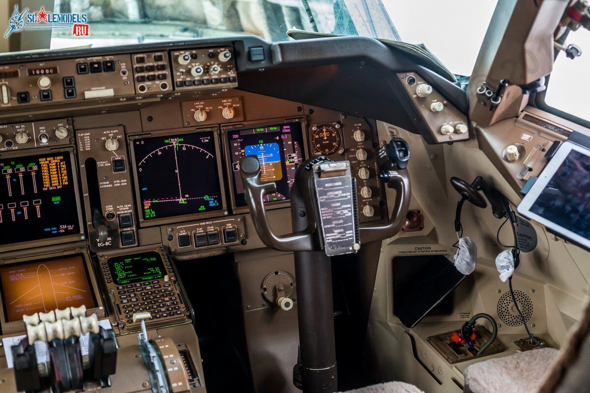 Boeing_747-400_VP-BIM_7.jpg