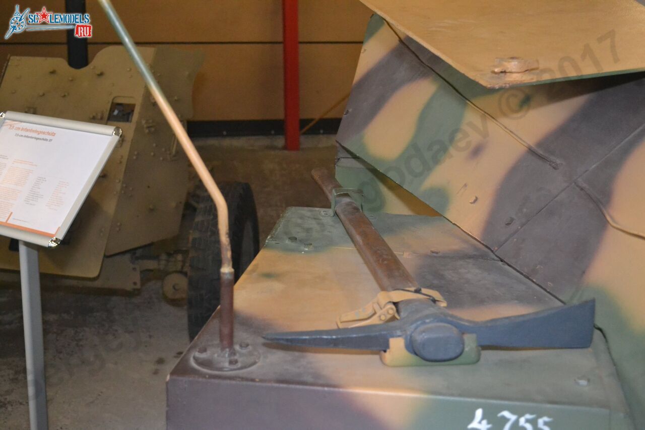 Sdkfz_251_7_33.jpg