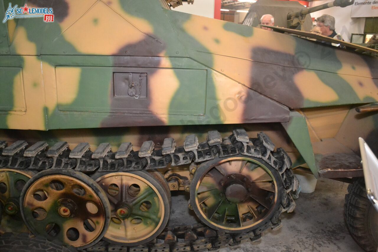 Sdkfz_251_7_4.jpg