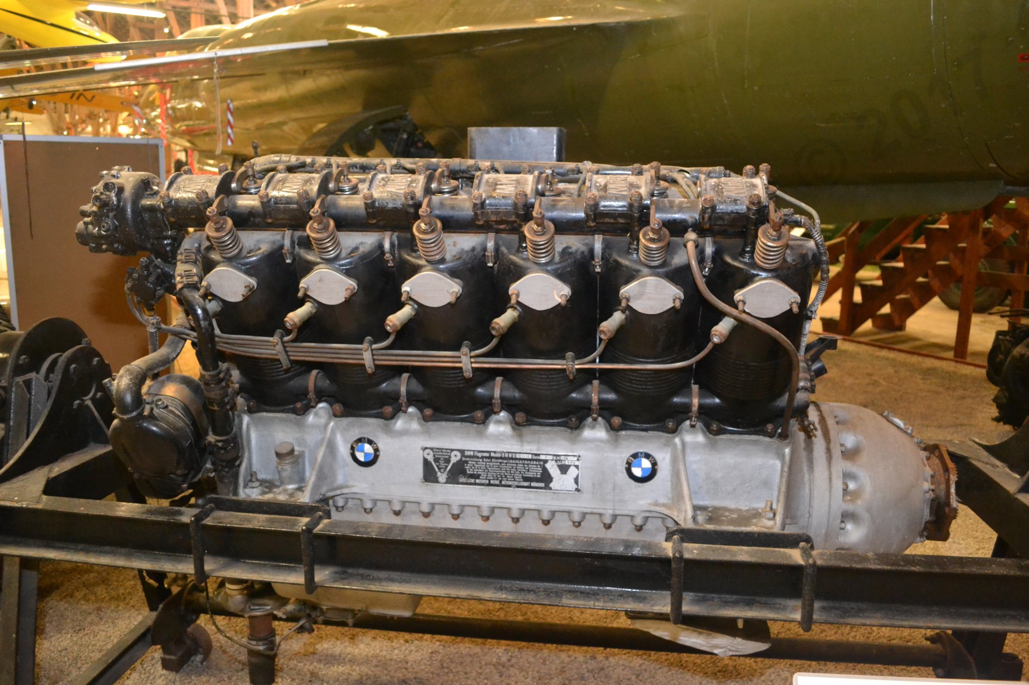 BMW_engine_750hp_0.jpg