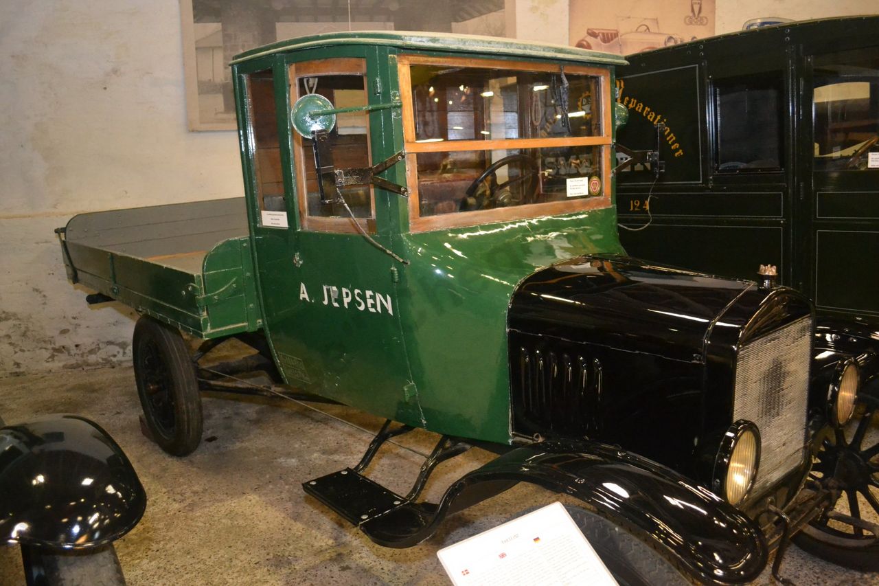 Egeskov_car_collection_24.jpg