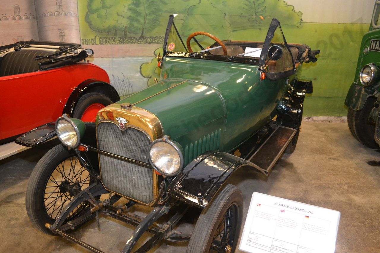 Egeskov_car_collection_8.jpg