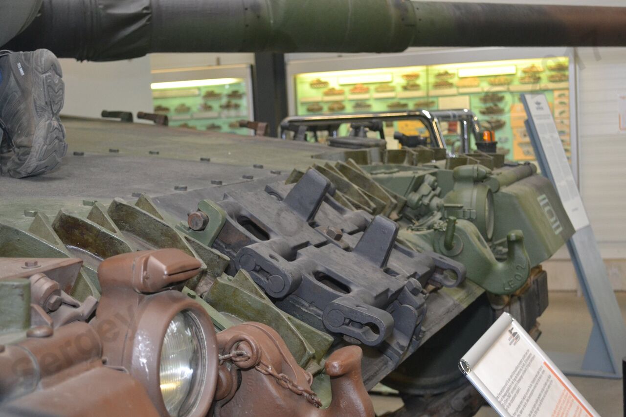 Leopard_2A4_12.jpg