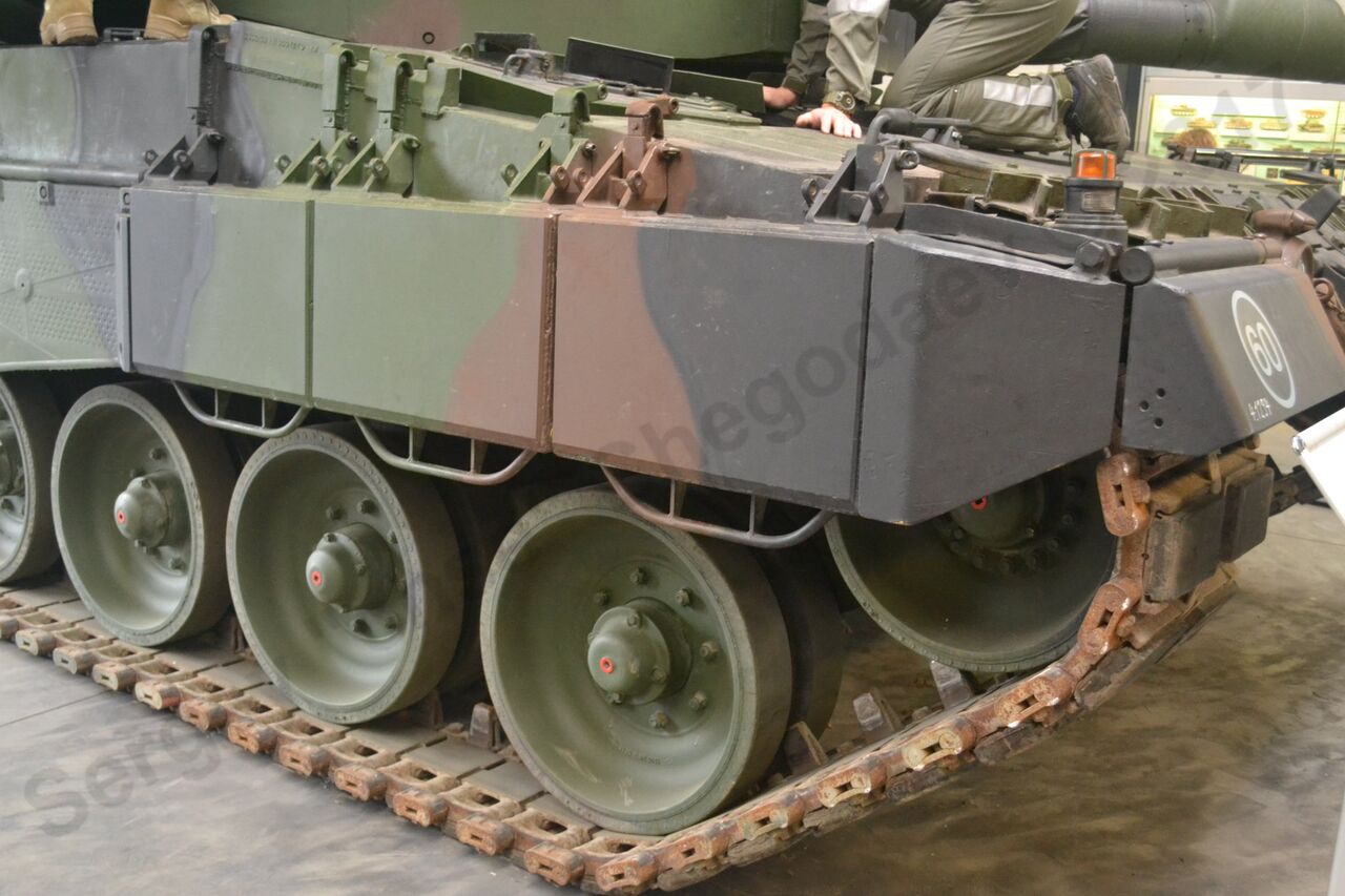 Leopard_2A4_2.jpg