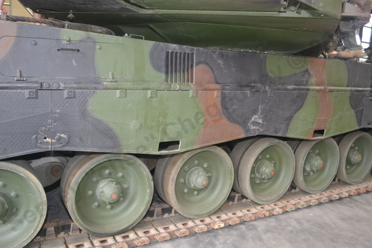 Leopard_2A4_8.jpg
